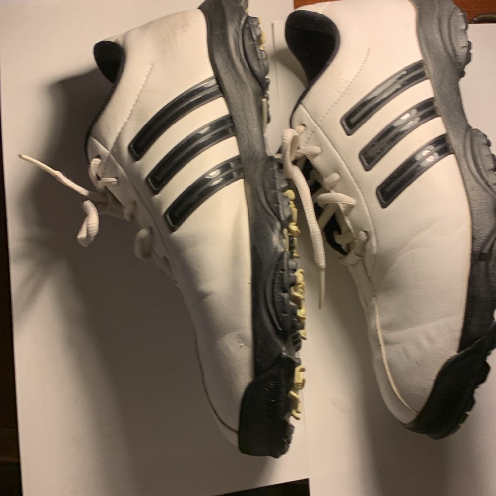 Men’s addidas golf shoes. Good condition. Worn one school golf season. Size 8